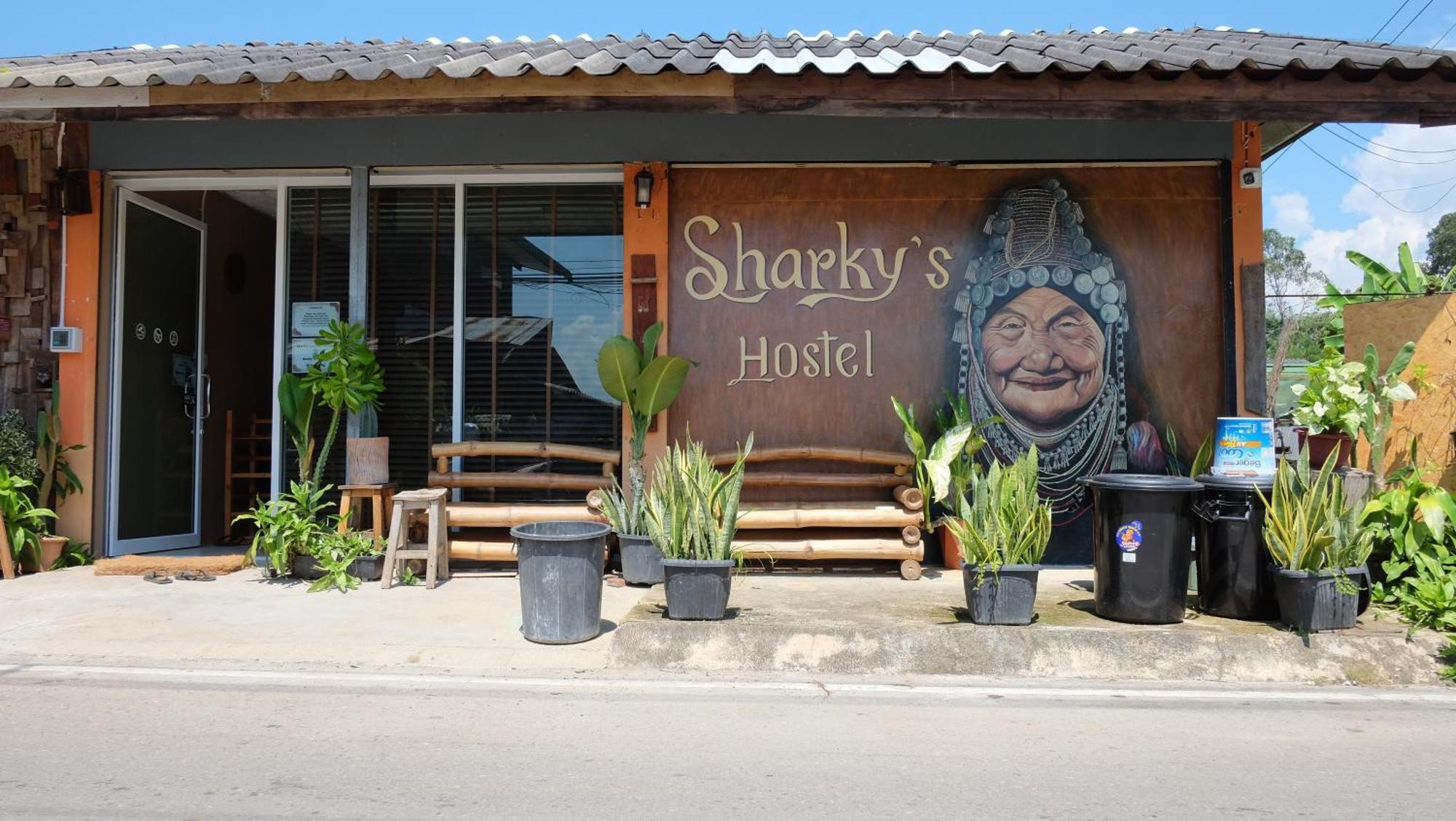 Sharky'S Hostel Pai Bagian luar foto